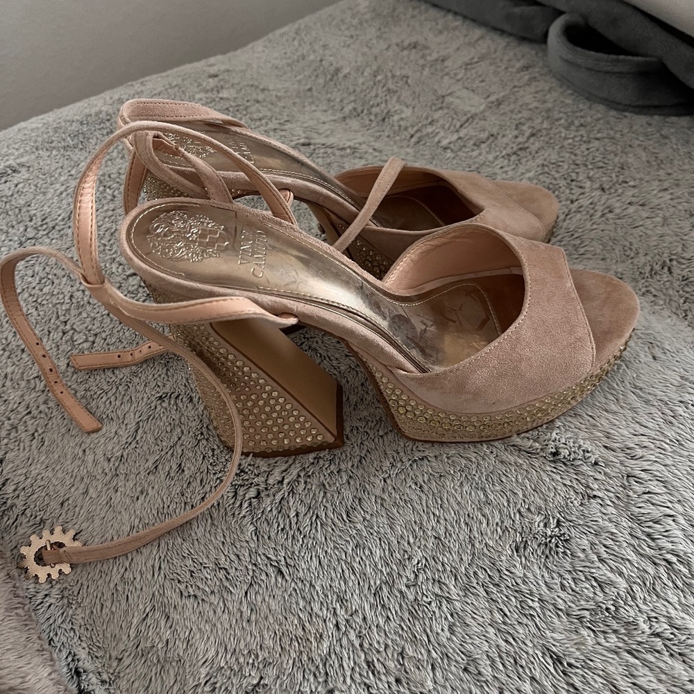 Vince Camino  shoe practically new